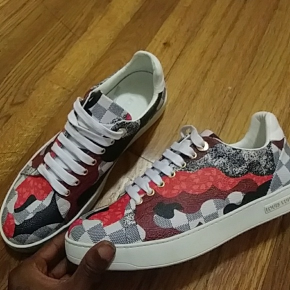 Louis vuitton sneakers - Picture 1 of 3